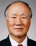 사회기관단체인, (전직)국회의원, (전직)국영기업인인 이용택의 대표 이미지