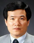 변호사, (전직)판사인 윤종현의 대표 이미지