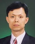 판사, (전직)변호사인 염원섭의 대표 이미지