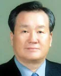 신문인, (전직)신용카드사인, (전직)은행인인 윤재만의 대표 이미지