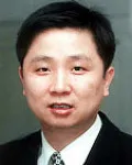 신문기자인 이정재의 대표 이미지