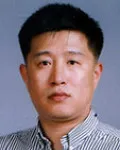 신문기자인 최규일의 대표 이미지