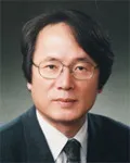 평론가, 대학교수인 김윤철의 대표 이미지