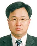 변호사, (전직)검사, (전직)판사인 김우찬의 대표 이미지