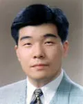 대학교수인 한진의 대표 이미지