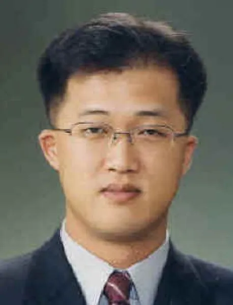 판사인 엄철의 대표 이미지