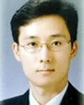 대학교수인 윤준보의 대표 이미지