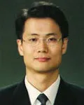 변호사인 윤홍배의 대표 이미지