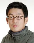 작곡가인 윤명선의 대표 이미지