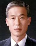 (전직)대학학장인 권관의 대표 이미지