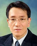 연구인인 윤우진의 대표 이미지
