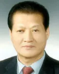 (전직)국영기업인, (전직)행정공무원인 윤여목의 대표 이미지