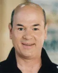 영화배우인 래리 밀러의 대표 이미지