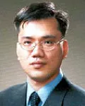 대학교수인 엄수현의 대표 이미지