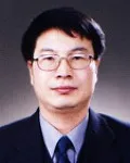 대학교수인 정대율의 대표 이미지