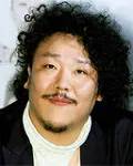 패션디자이너인 로건의 대표 이미지