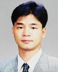 행정공무원인 강경훈의 대표 이미지