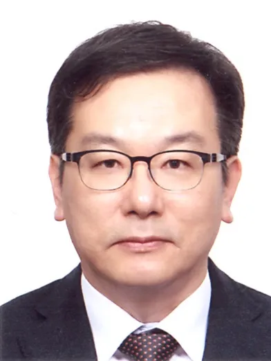 대학교수인 정성철의 대표 이미지