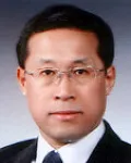 변호사, (전직)판사인 신동윤의 대표 이미지