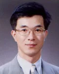 대학교수, (전직)특정직공무원인 이황의 대표 이미지