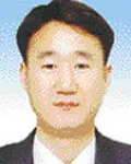 신문기자인 윤석원의 대표 이미지