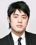 작사가, 작곡가, 가수인 심현보의 대표 이미지
