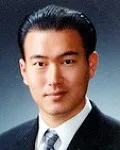 대학교수인 강민형의 대표 이미지