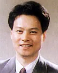 판사, (전직)변호사인 이성복의 대표 이미지