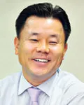 신문기자인 김옥조의 대표 이미지