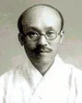 (전직)소설가, (전직)정치인, (전직)신문인인 홍명희의 대표 이미지