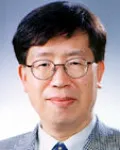 대학교수인 성우경의 대표 이미지