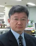 신문기자인 강호원의 대표 이미지