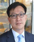 신문기자인 남봉우의 대표 이미지