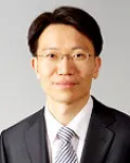 변호사인 신지식의 대표 이미지