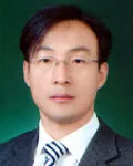 대학교수인 김모곤의 대표 이미지