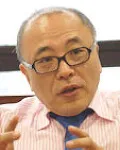 미술평론가, 전시기획자, 대학교수인 이영철의 대표 이미지