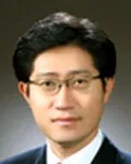 금융인인 윤보용의 대표 이미지