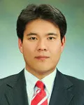 대학교수인 윤석진의 대표 이미지