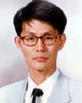 대학교수인 신동관의 대표 이미지