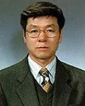 대학교수인 윤영우의 대표 이미지