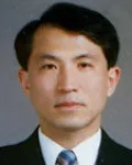 대학교수인 김관우의 대표 이미지