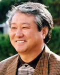 희곡작가인 강용준의 대표 이미지