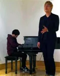 가수인 디어의 대표 이미지