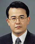 검사, (전직)변호사, (전직)공인회계사인 신호철의 대표 이미지