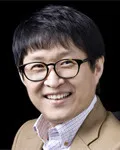 시인, 평론가인 권혁웅의 대표 이미지
