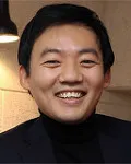 피아노연주가인 윤홍천의 대표 이미지