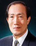 변호사, (전직)정무직공무원, (전직)판사인 최공웅의 대표 이미지