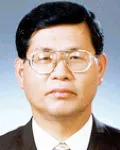 대학교수인 김무생의 대표 이미지