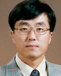 대학교수인 김영철의 대표 이미지