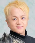 성악가인 요시카즈 메라의 대표 이미지